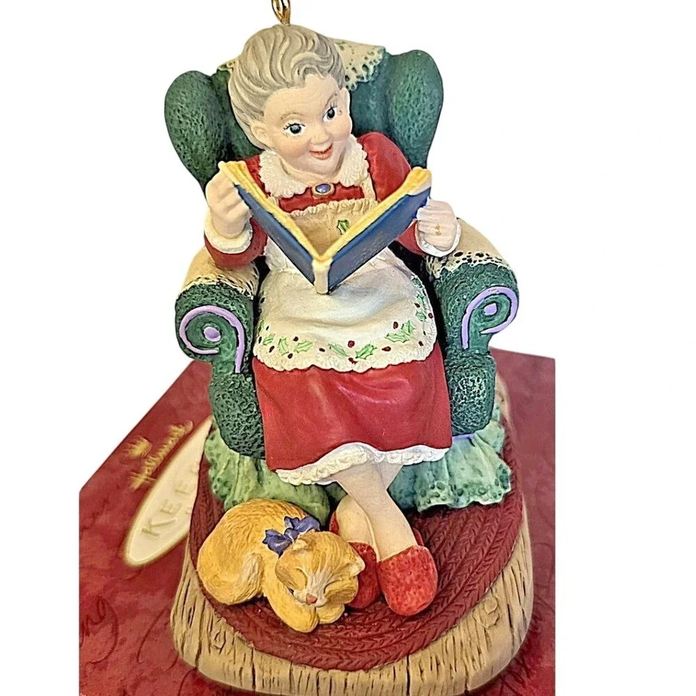 Vintage Hallmark 1997 Mrs. Claus's Story KOC Studio Edition‎ Christmas Ornament